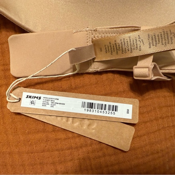 SKIMS Smooth Nude Bralette - Picture 5 of 5